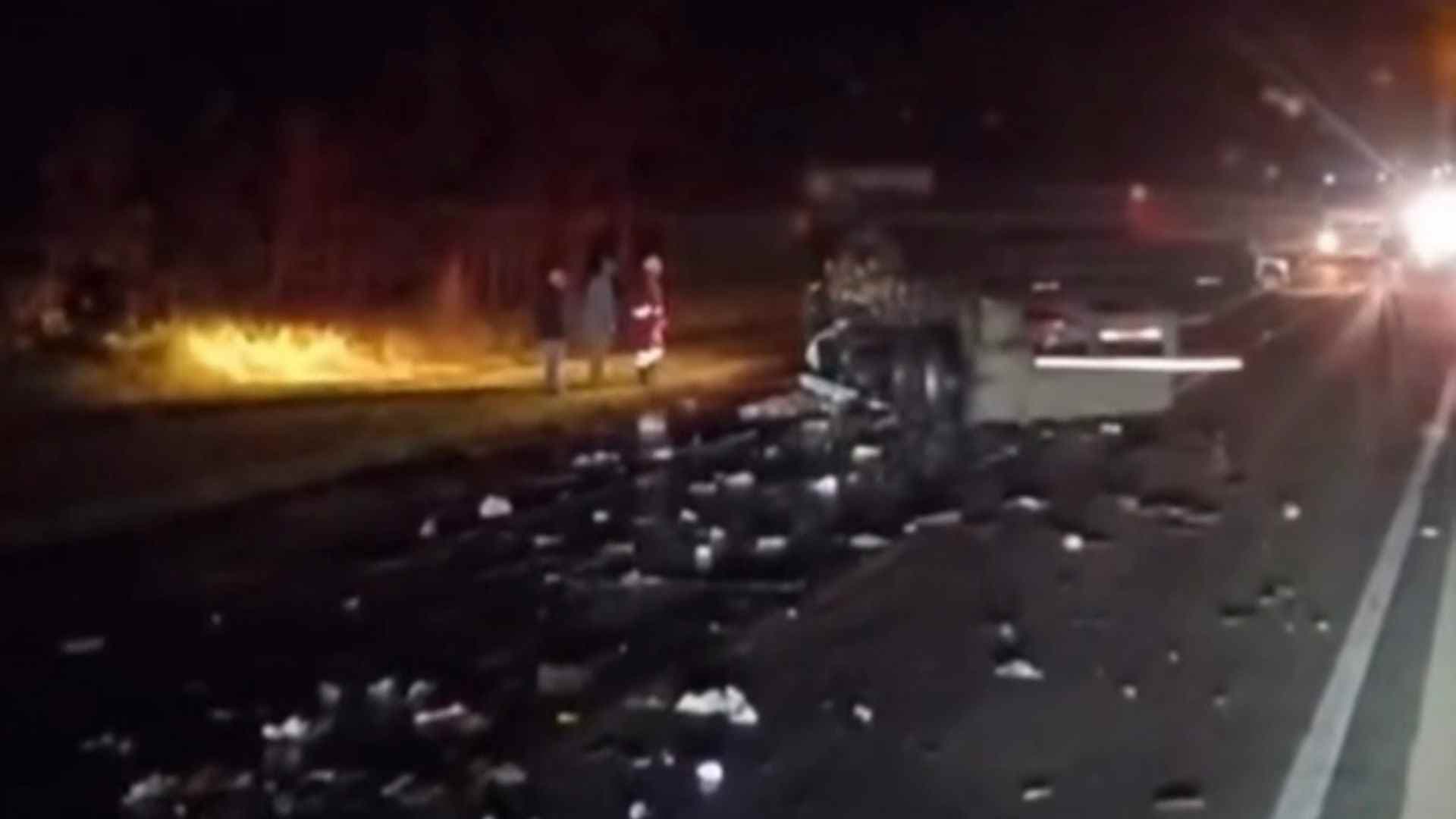 Caminhoneiro sofre mal súbito e fica gravemente ferido após colisão com duas carretas na SP-258, em Capão Bonito